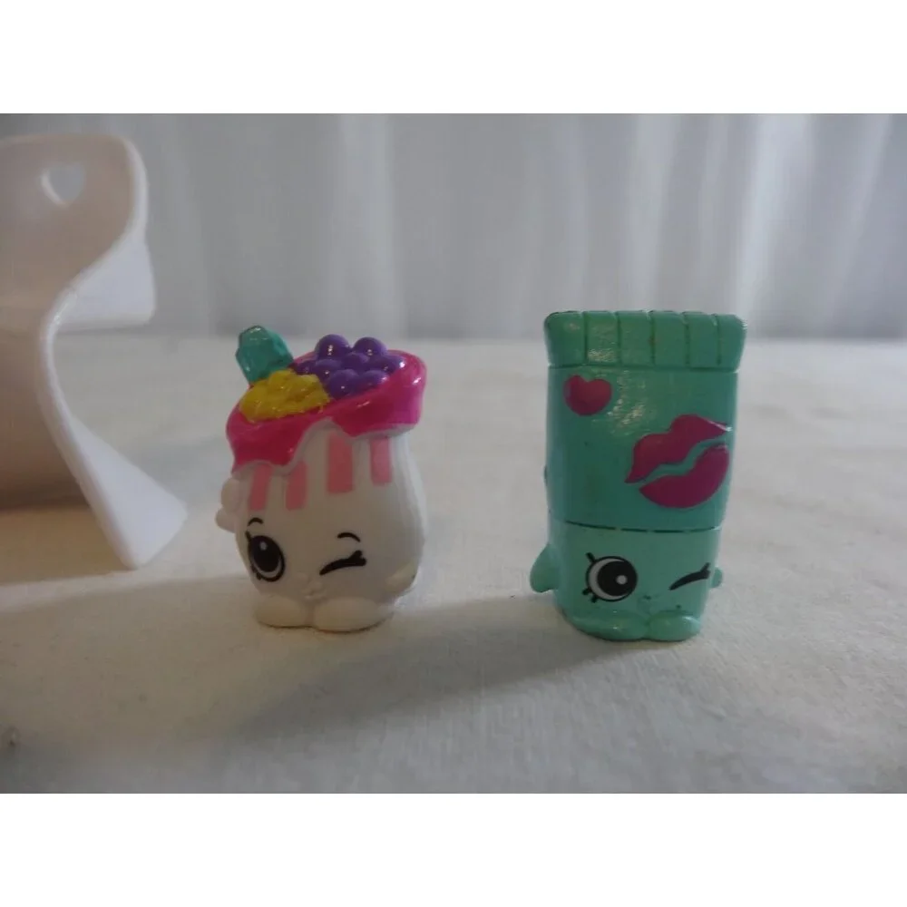 Shopkins Shopville Super Mall Shoppies Figures Acces Furniture and 4 Rare shopki